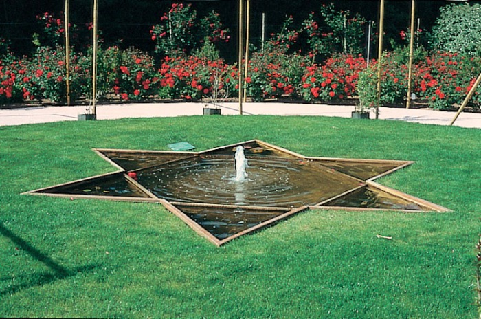 Jardin de l'Alchimiste. Eygalières (Bouches-du-Rhône).