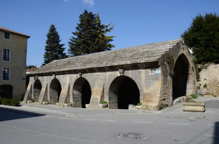 Lavoir couvert, classé Monument historique. Lambesc (Bouches-du-Rhône).