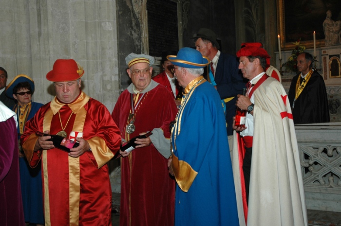 Ban des vendanges. Avignon. Maîtres des confréries, dans l'église Saint-Agricol.