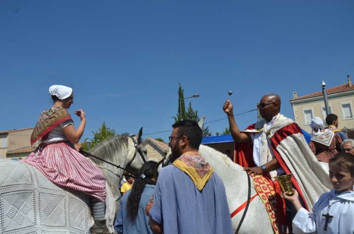 Fêtes de la Saint-Eloi à Château-Gombert 2017. La bénédiction des chevaux et des charrettes. © Serge panarotto.