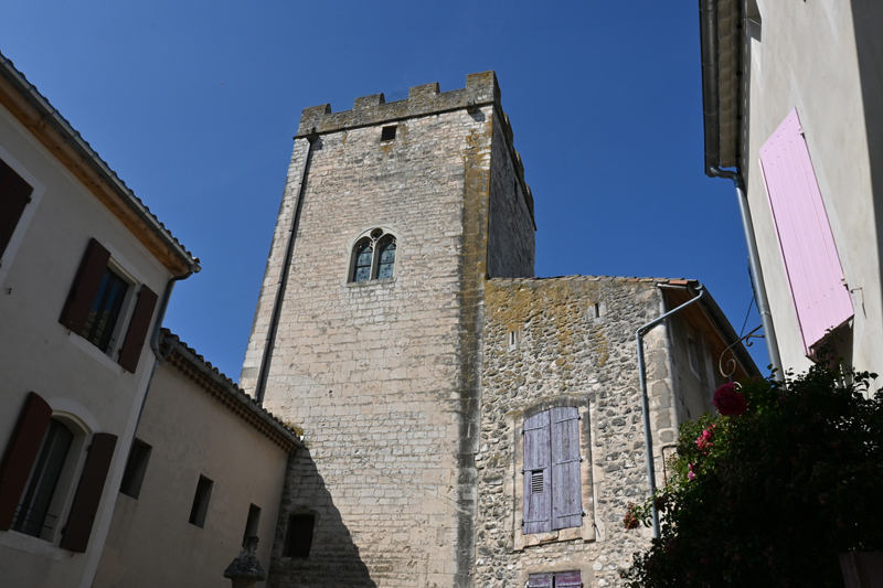 Tour Ferrande. XIIIe siècle. Pernes-les-Fontaines (84). Photo Serge Panarotto.